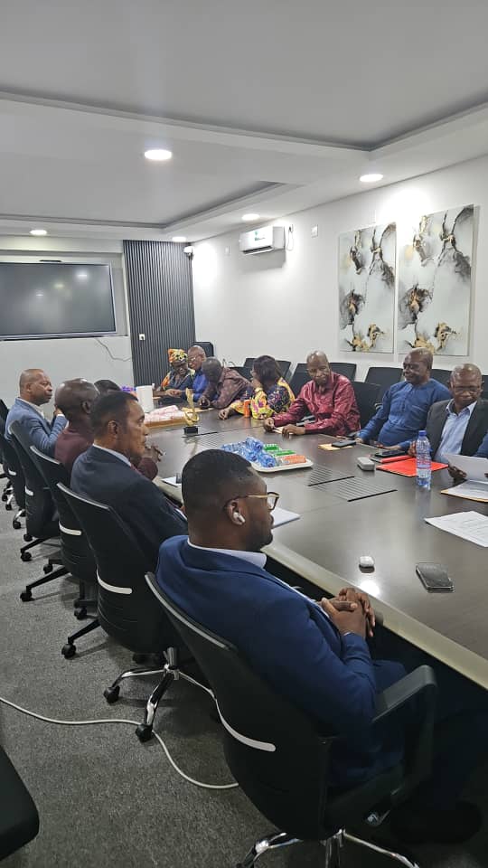 laroyaleduchef's tweet image. 🚨🇨🇩#RDC: Sous la houlette du Prof. @TambweDL, la CTCPM a honoré ses retraités ce 8 mai par la remise de certificats de fin de service, saluant leur engagement au service de la République. #RDC #CTCPM