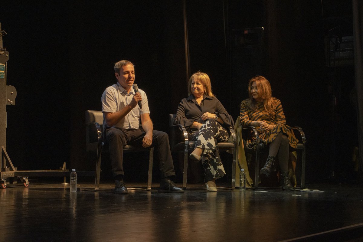 Defensora Derechos de Niñas, Niños y Adolescentes (@defensora_nna) on Twitter photo 🎤 Graham participó de la mesa inaugural “Coyuntura y debates emergentes en torno a las infancias y adolescencias”, junto a la Defensora de los Derechos de Niñas, Niños y Adolescentes de la provincia de Córdoba <a href="/AmeliDefensora/">Defensora Amelia</a>; y a <a href="/Hernimon/">Hernán Monath</a>, Representante de UNICEF Argentina. 🎤 Graham participó de la mesa inaugural “Coyuntura y debates emergentes en torno a las infancias y adolescencias”, junto a la Defensora de los Derechos de Niñas, Niños y Adolescentes de la provincia de Córdoba <a href="/AmeliDefensora/">Defensora Amelia</a>; y a <a href="/Hernimon/">Hernán Monath</a>, Representante de UNICEF Argentina.