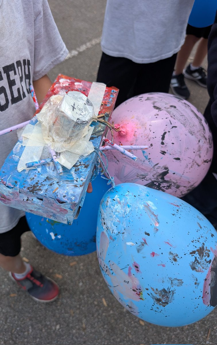 vanessapotusek's tweet photo. grade 4 egg drop at a Catholic school https://t.co/7VfSr9eEeB
