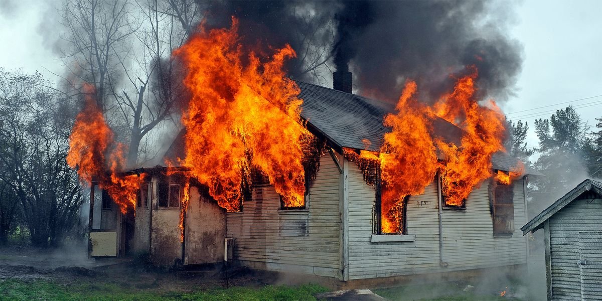 Liamfortniteee's tweet photo. This is my house on fire 
@signedbyangeI @QuarterJade @Valkyrae @justrenaisgood @cutecoric @opiumgeorge @isaacopium @OpiumThomp52664 @anon_opin @fluripied @HarryOpium #reeeeee https://t.co/BN3LKXLTe1