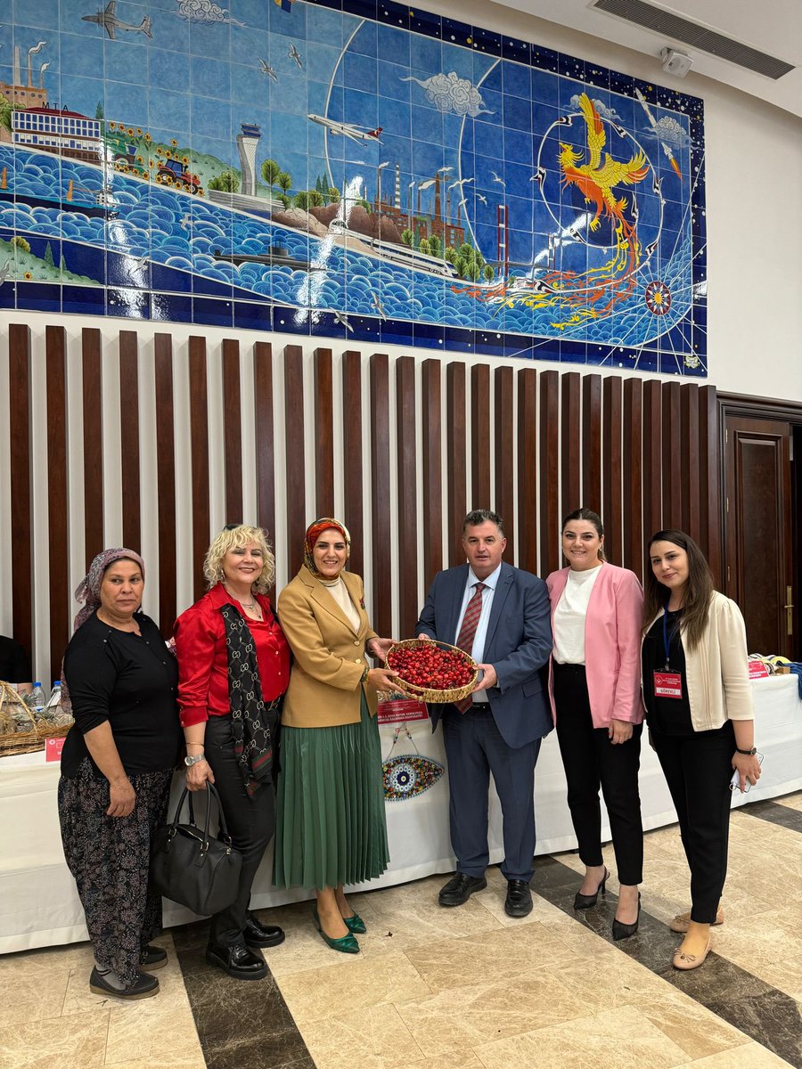 📍İzmir İktisat Kongresi
TBMM  Kadın Erkek Fırsat Eşitliği Komisyonu Başkanı Sn.<a href="/cigdemerdogantr/">Çiğdem ERDOĞAN</a> ve Komisyon üyelerinin katılımı ile  İzmir de gerçekleştirilen çalıştaya katılım sağladık. 
  Kadın emeği ile güçlü  birey,güçlü toplum ve güçlü Türkiye için çalışmaya devam edeceğiz.