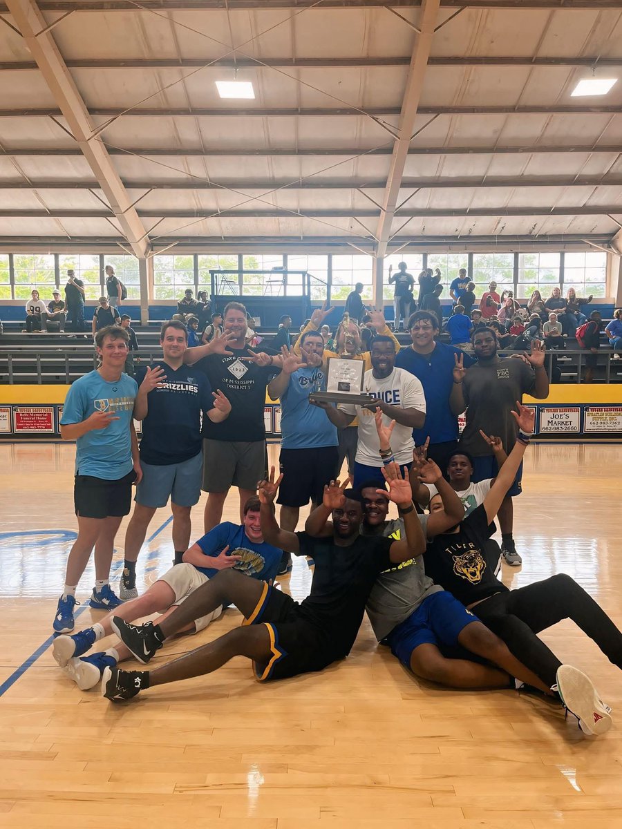 BruceHighSchool's tweet image. The Teacher’s WIN! 53-23!! 💙💛 #7peat