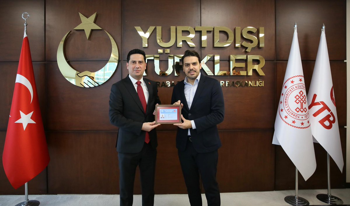 Irak Türkleri Derneği Başkanı Eyüp Kerem, Irak Türkü öğrencilerle birlikte YTB Başkanı Abdullah Eren’i ziyaret etti. Görüşmede, Irak Türkleri Derneği Fahri Üyeliği Abdullah Eren’e takdim edildi.