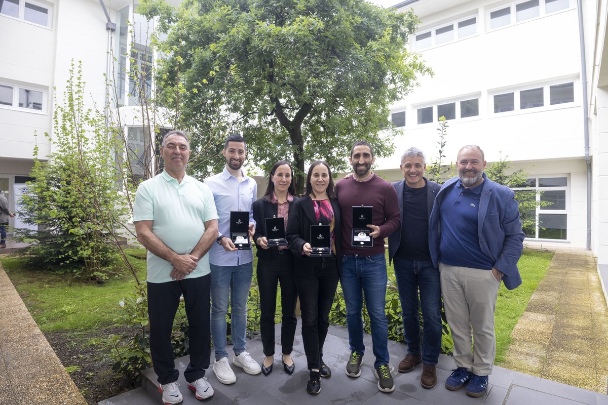 Euskal curlinga saritu dute Basque Team Zentroan!!! 🥌🎖️
Gorka Iturriagak, Eusko Jaurlaritzako Jarduera Fisikoaren eta Kirolaren zuzendariak, Frank Gonzalez eta Xavier Cherta hartu ditu Basque Team Zentroan, Espainiako Izotz Kirolen Federazioko presidentea eta idazkaria hurrenez