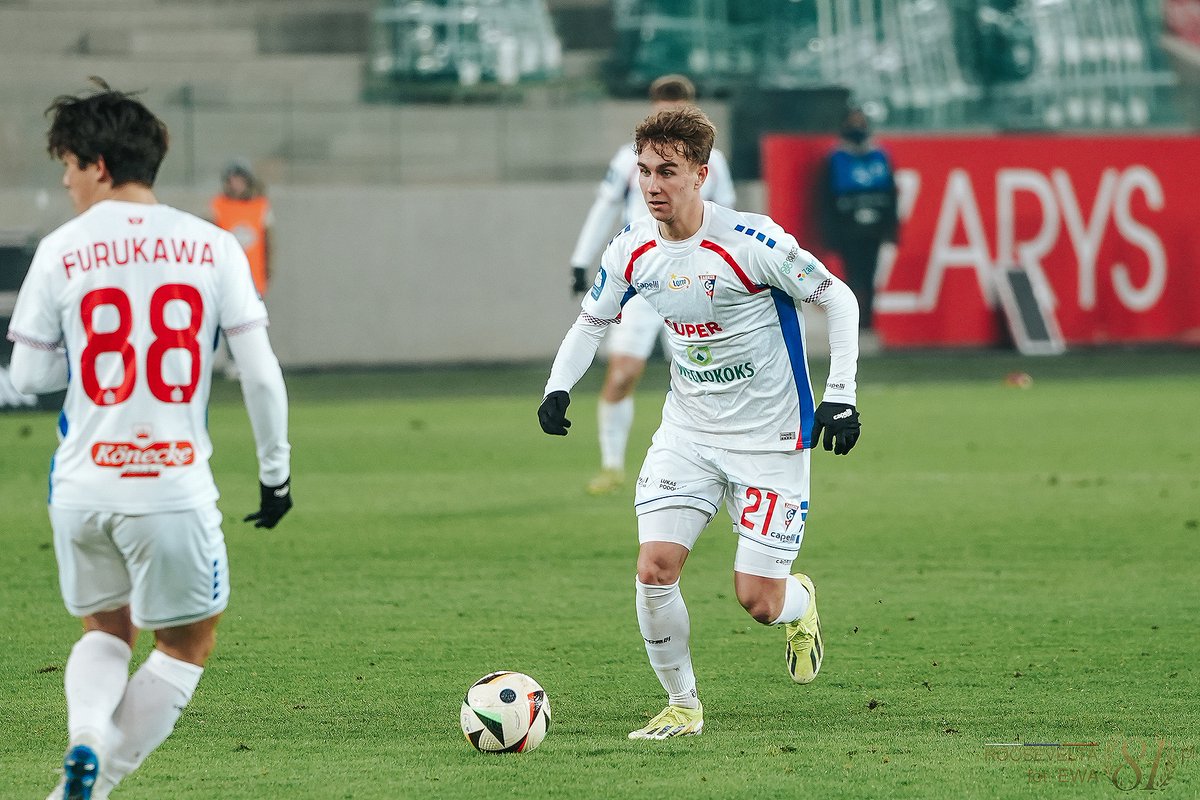 fmg_agent's tweet photo. Debiutancka bramka Dominika Sarapaty w @_Ekstraklasa_ , wygrana @GornikZabrzeSSA ! 
Młody zawodnik Górnika i reprezentant Polski do lat 18 wpisał się na listę strzelców w 77 minucie meczu, a jego zespół ostatecznie wygrał 2-0 ze Śląskiem Wrocław! 🙂

Gratulację Dominik! ⚽️🙂 https://t.co/Nrr0jfPp62