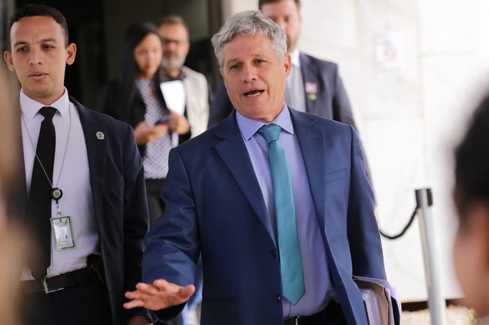 Metrópoles (@metropoles) on Twitter photo ➡️ INSS: ministro de Lula se reúne com entidade suspeita e omite agenda
Entidade foi alvo da PF por descontos indevidos em aposentadorias e pensões do INSS
Leia na coluna de <a href="/taciolorran/">Tácio Lorran 🔎</a>: curt.link/kmoyJ ➡️ INSS: ministro de Lula se reúne com entidade suspeita e omite agenda
Entidade foi alvo da PF por descontos indevidos em aposentadorias e pensões do INSS
Leia na coluna de <a href="/taciolorran/">Tácio Lorran 🔎</a>: curt.link/kmoyJ