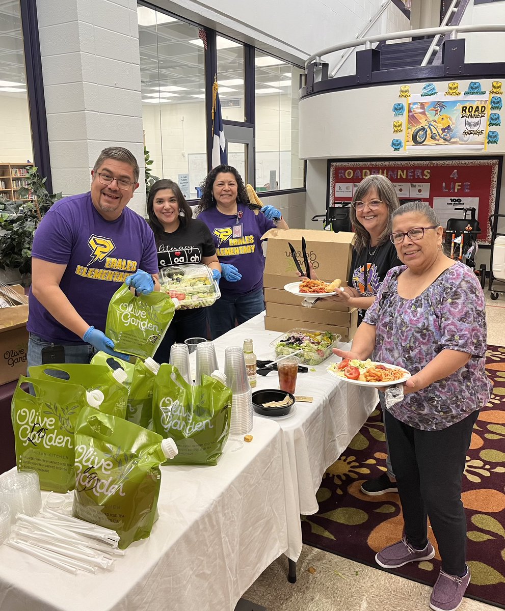 Perales Admin pulled all the stops this afternoon when they pampered teachers with an Italian feast! Thanks All!!