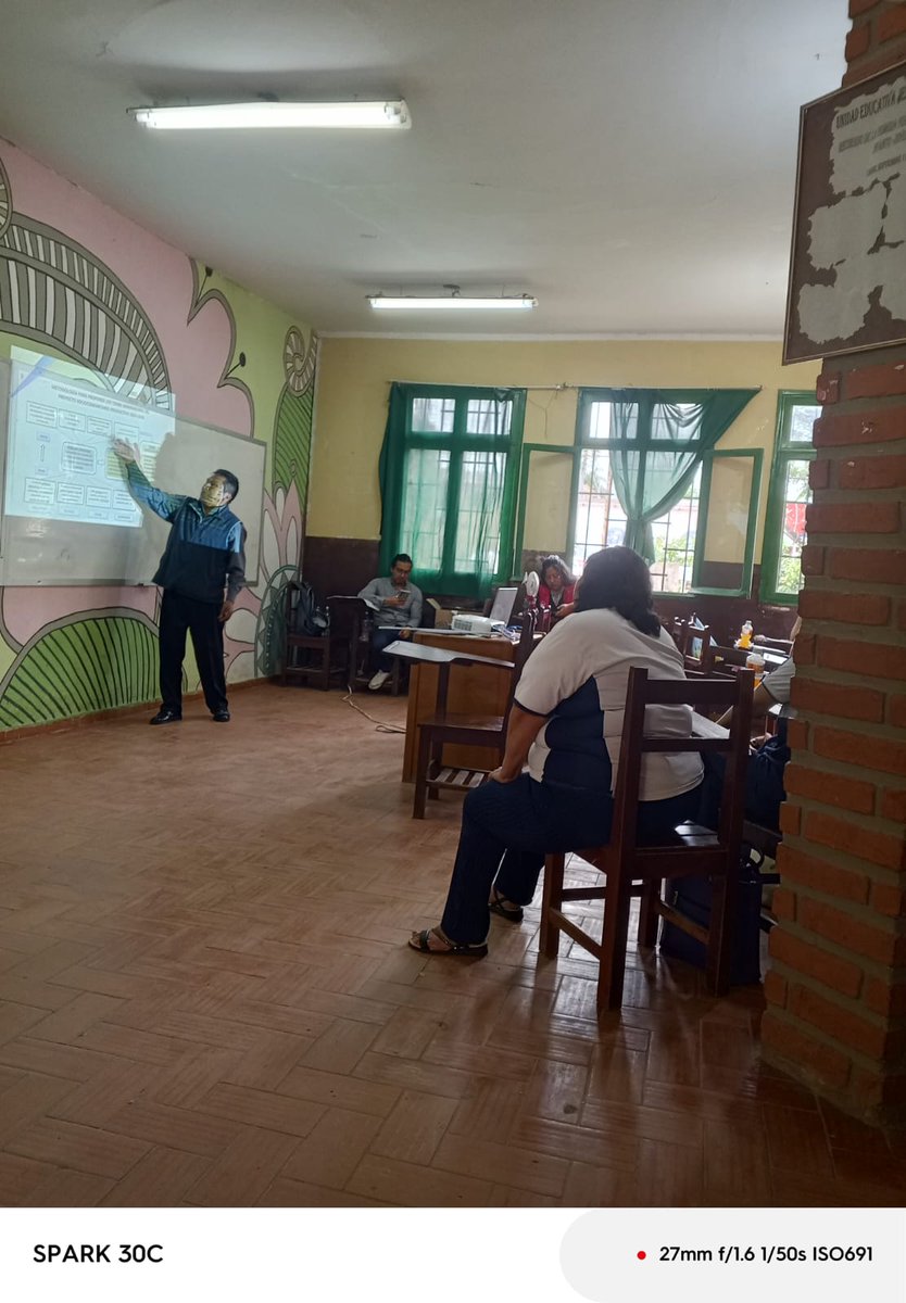 JubileoBolivia's tweet photo. 📖 #Camiri construye un Proyecto Sociocomunitario Productivo de ecología integral, incorporando la #Laudato Si' a la realidad educativa y comunitaria, con el aporte de las maestras de la Unidad Educativa #JesúsNazareno. 
🦜¡Qué lindo compromiso!
#FundacionJubileo https://t.co/SdbxHmFNEN