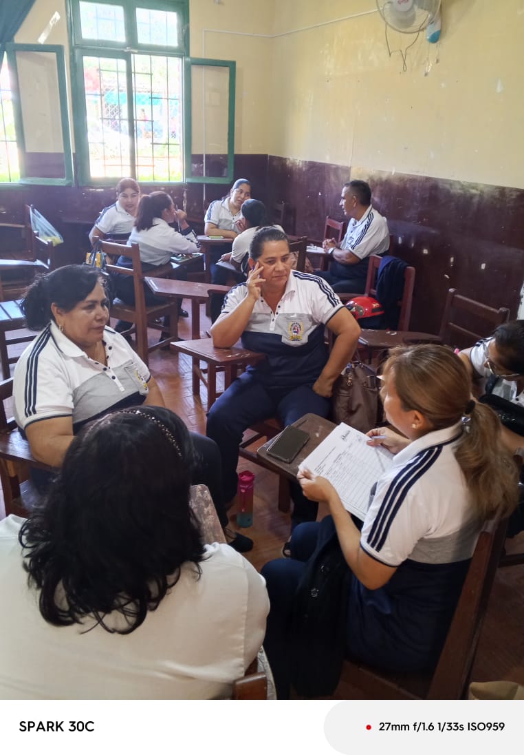 JubileoBolivia's tweet photo. 📖 #Camiri construye un Proyecto Sociocomunitario Productivo de ecología integral, incorporando la #Laudato Si' a la realidad educativa y comunitaria, con el aporte de las maestras de la Unidad Educativa #JesúsNazareno. 
🦜¡Qué lindo compromiso!
#FundacionJubileo https://t.co/SdbxHmFNEN