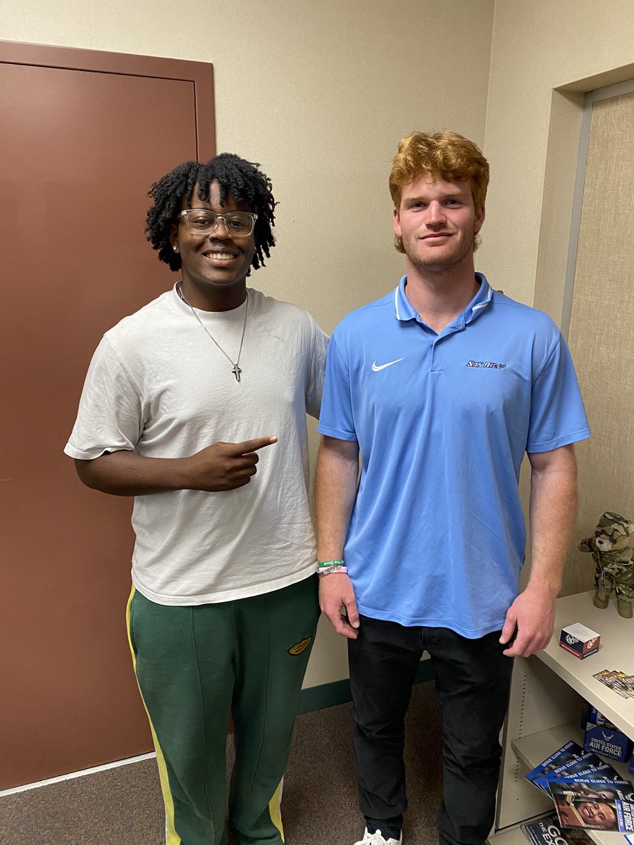 Kurstin Mitchell (@kurstinmit24436) on Twitter photo Thank you <a href="/arozmus3/">Alec Rozmus</a> for coming out to my school and talking to me about USD. Had an amazing conversation looking forward to more.#USD #Gotoreros Thank you <a href="/arozmus3/">Alec Rozmus</a> for coming out to my school and talking to me about USD. Had an amazing conversation looking forward to more.#USD #Gotoreros