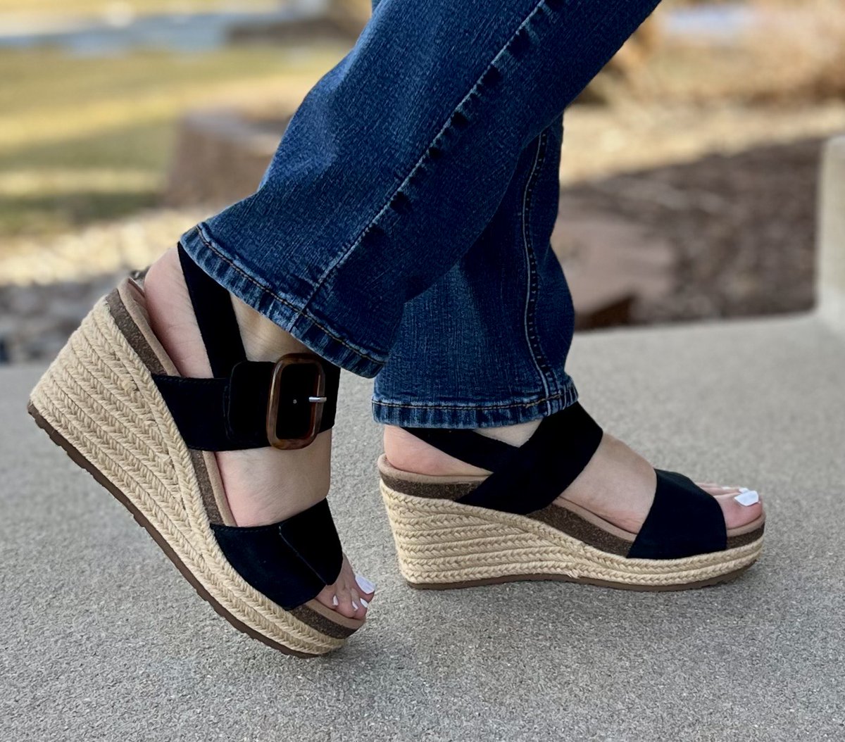 Style, support, and love, just like Mom 😍 The Ashley features arch support and memory foam cushioning for all day comfort ❤️ Add these wedges to your cart HERE: bit.ly/3GN94pV