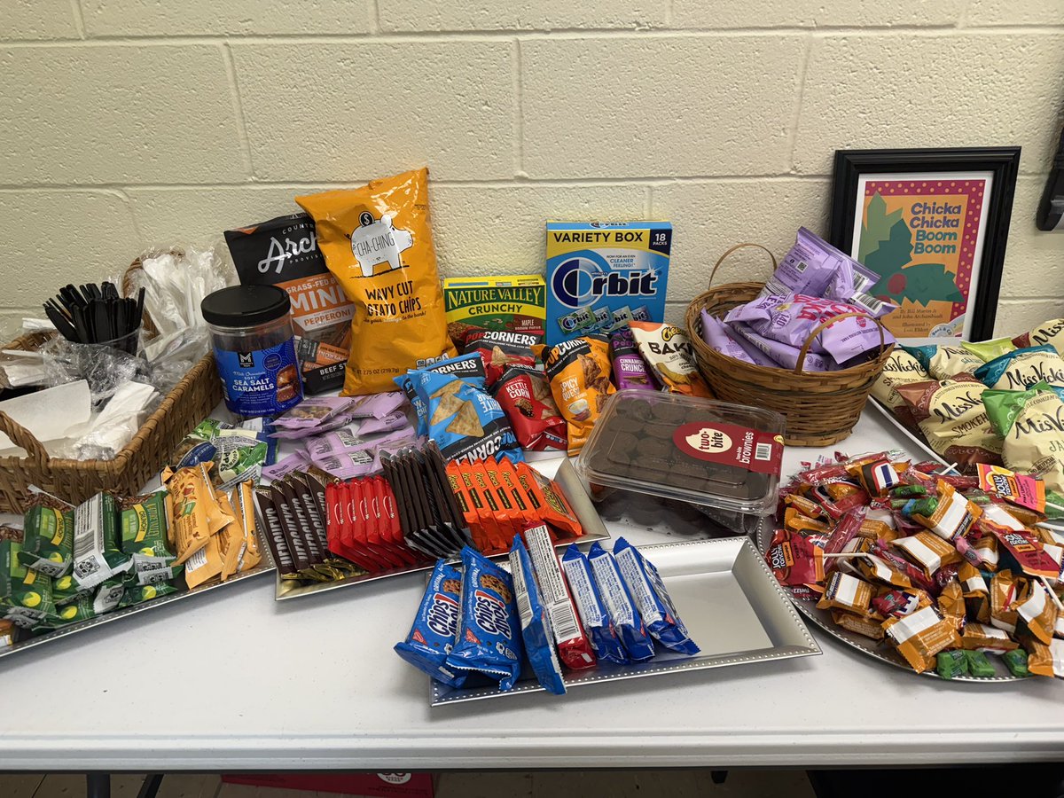 🍎🍏 We sure were spoiled by our PTO for Teacher Appreciation Week!  Gran Pollo lunch, ice cream, &amp; plenty of snacks were appreciated and enjoyed by all! <a href="/WarrenCubs/">Warren Elementary</a> <a href="/TriciaAngelini/">Tricia Angelini</a> <a href="/samyuhanick/">Samantha Yuhanick</a>