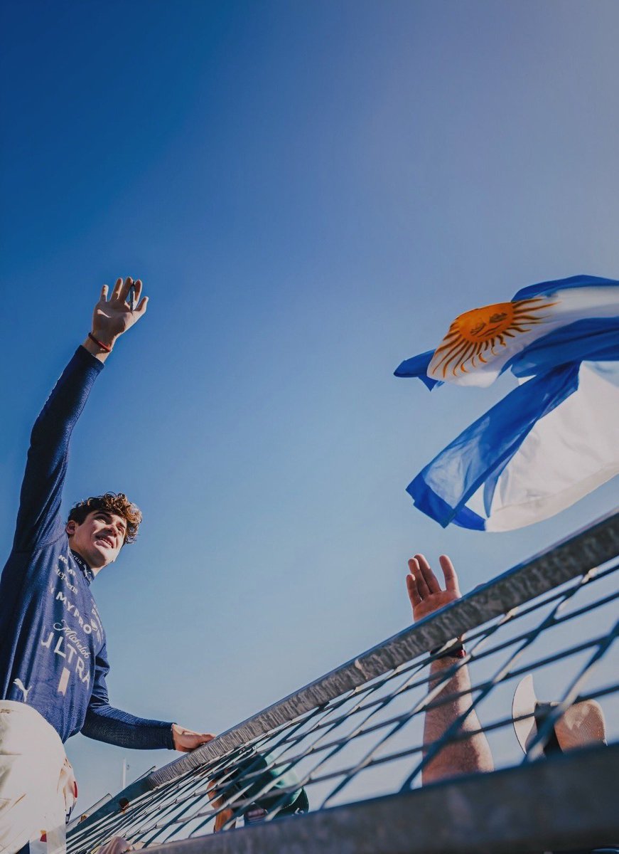 tina43arg's tweet photo. Foto de portada para un documental, nose, digo 🇦🇷 @CheNetflix https://t.co/iOeui4nFiE