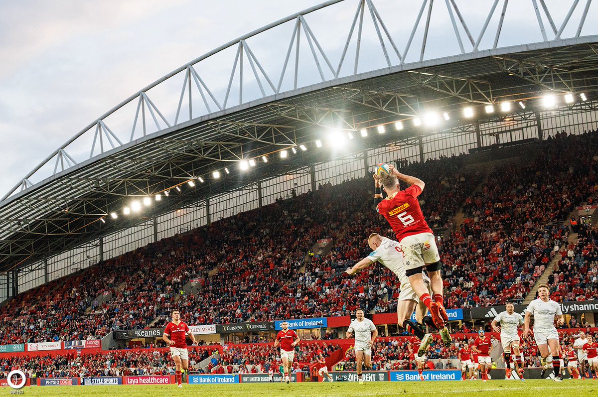 What a picture and what a night for Peter O'Mahony as he signs off from <a href="/thomondstadium/">Thomond Park Stadium</a> with a try to help <a href="/Munsterrugby/">Munster Rugby</a> beat Ulster 38-20 in the <a href="/URCOfficial/">BKT United Rugby Championship (URC)</a>! (📸 <a href="/INPHOjames/">James Crombie</a>)