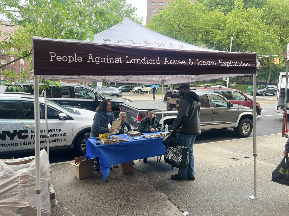This #Bodegafriday we partnered with <a href="/nycemergencymgt/">NYC Emergency Management</a> to provide our community with emergency preparedness resources and fresh groceries🙏
#yourcityyourpalante