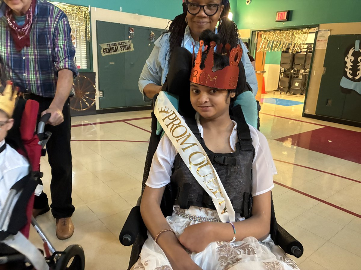 Longviewlion's tweet image. Longview Prom 2025 was awesome! 🤩 @MCPS