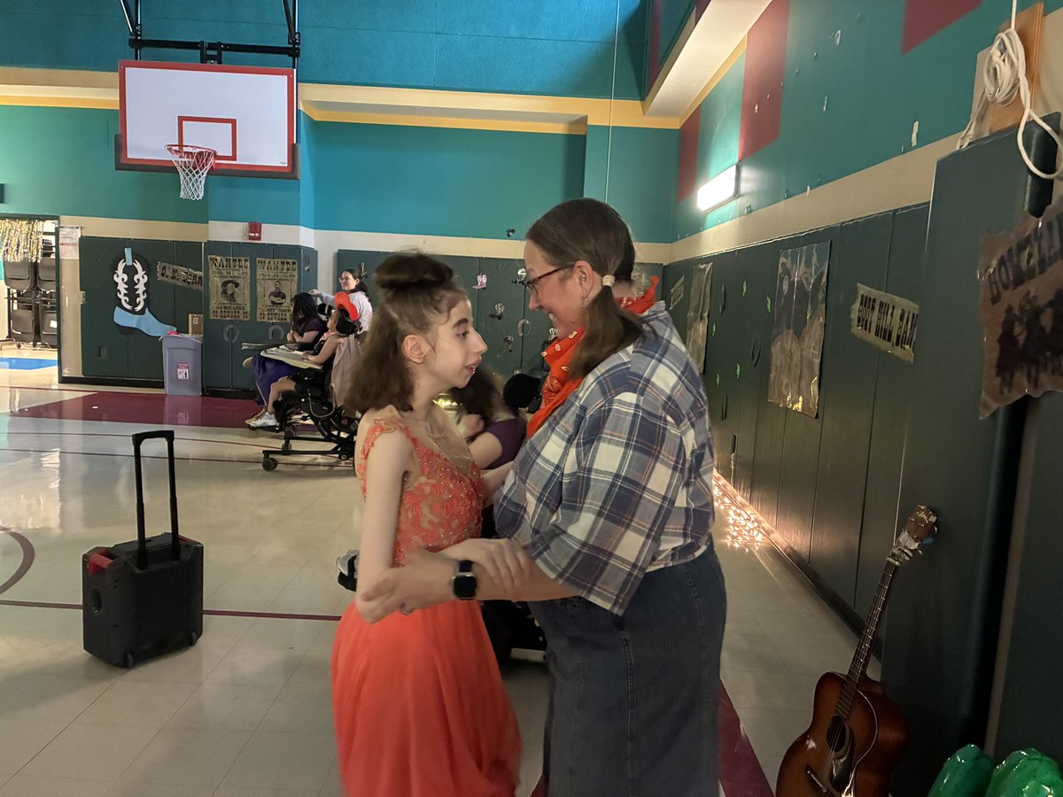 Longviewlion's tweet image. Longview Prom 2025 was awesome! 🤩 @MCPS