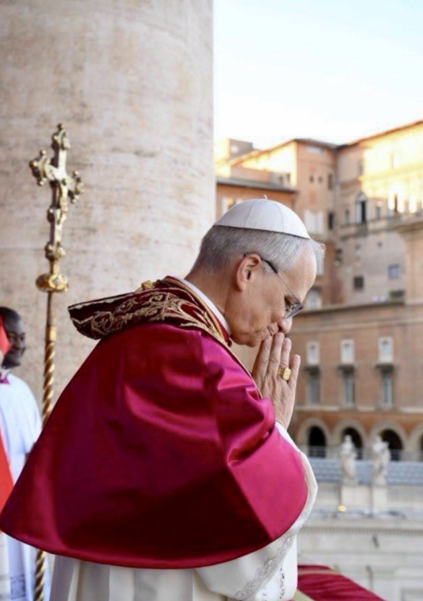 Viva el Papa. Recemos intensamente por León XIV