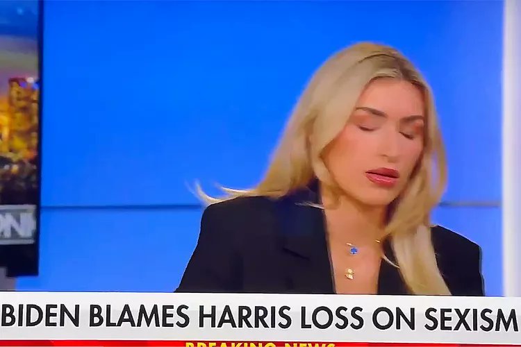 helen_stev92133's tweet photo. Fox News Commentator Faints and Falls Out of Chair During Live Broadcast After Losing Train of Thought
details:https://t.co/byH9WHpTUb
#foxfrens #USAwithYemen #neus https://t.co/u3jZ8LR5v5
