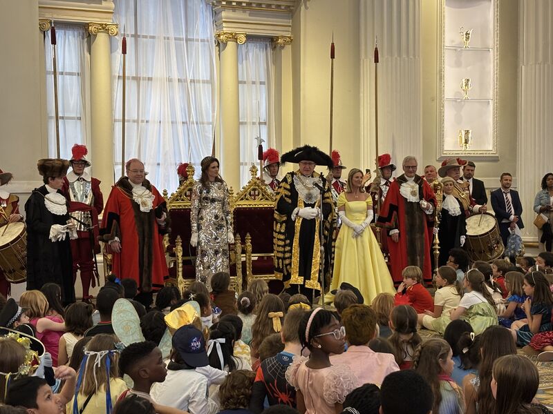 A great children's party at the Lord Mayor of London annual event 🙂
Every year the civic mayors of each borough are invited to put forward the name of one young person and accompanying adult. 😍 So that they can attend. Hope our young Hackney attendees enjoyed the event 🎊🎉