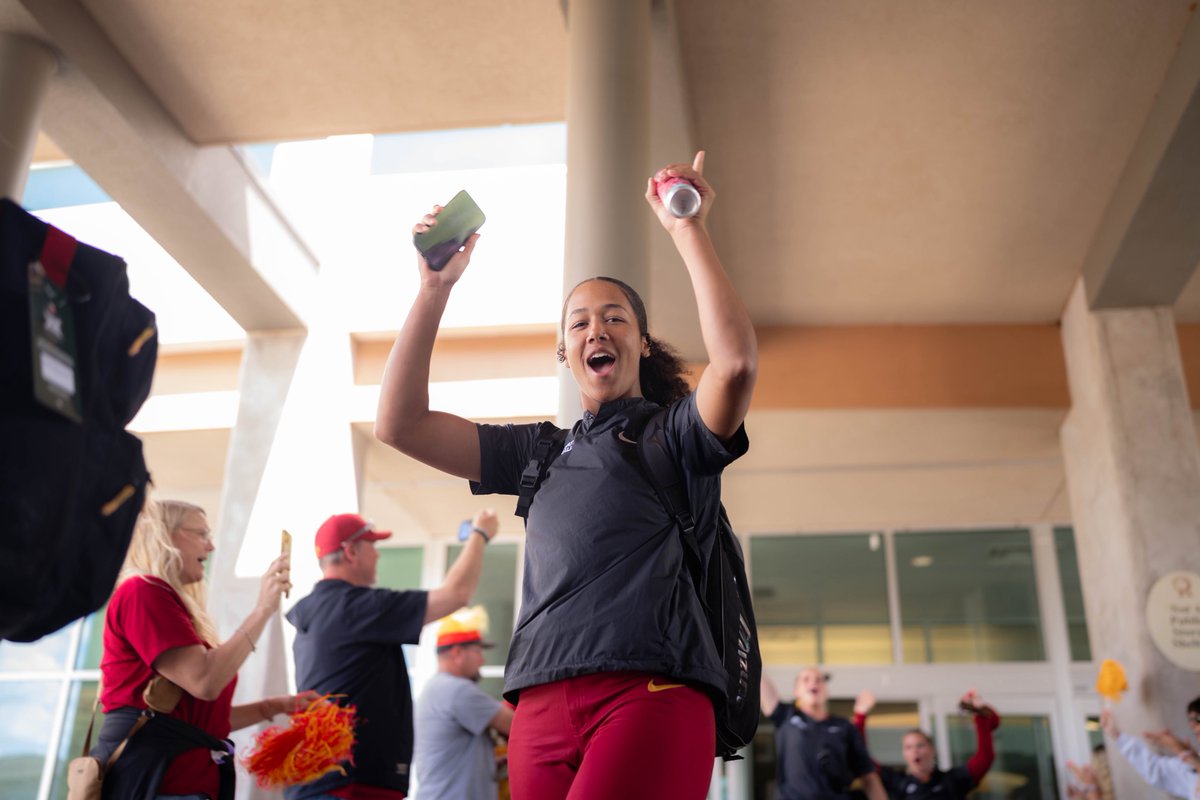 CycloneSB's tweet photo. Extra Special Sendoff Today ❤️💛

🌪️🥎🌪️ https://t.co/aoI0g7d4vj