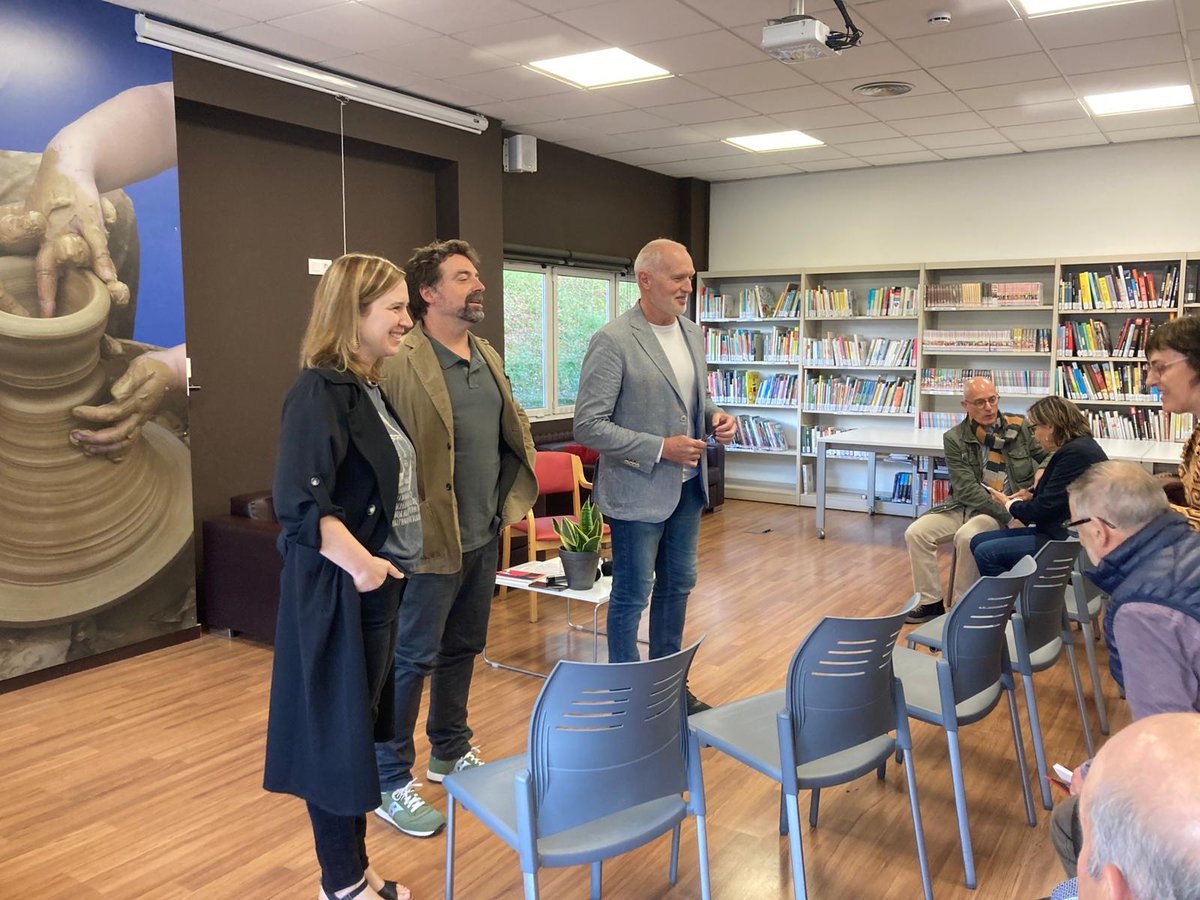Josep Pastells Mascort (@joseppastells) on Twitter photo Molt agraït per la magnífica acollida al 'Bon Jan' a la Biblioteca Miquel Pairolí de Quart. La <a href="/CrisValenti/">Cristina Valentí Ternero</a> ha aconseguit que tothom -d'entre el públic assistent, vull dir- tingui ganes de llegir-se la novel·la, editada per <a href="/llunydelramat/">LlunydelRamat Edicions</a> . Fotos: <a href="/MareVilla4/">Mare Villa</a> Molt agraït per la magnífica acollida al 'Bon Jan' a la Biblioteca Miquel Pairolí de Quart. La <a href="/CrisValenti/">Cristina Valentí Ternero</a> ha aconseguit que tothom -d'entre el públic assistent, vull dir- tingui ganes de llegir-se la novel·la, editada per <a href="/llunydelramat/">LlunydelRamat Edicions</a> . Fotos: <a href="/MareVilla4/">Mare Villa</a>