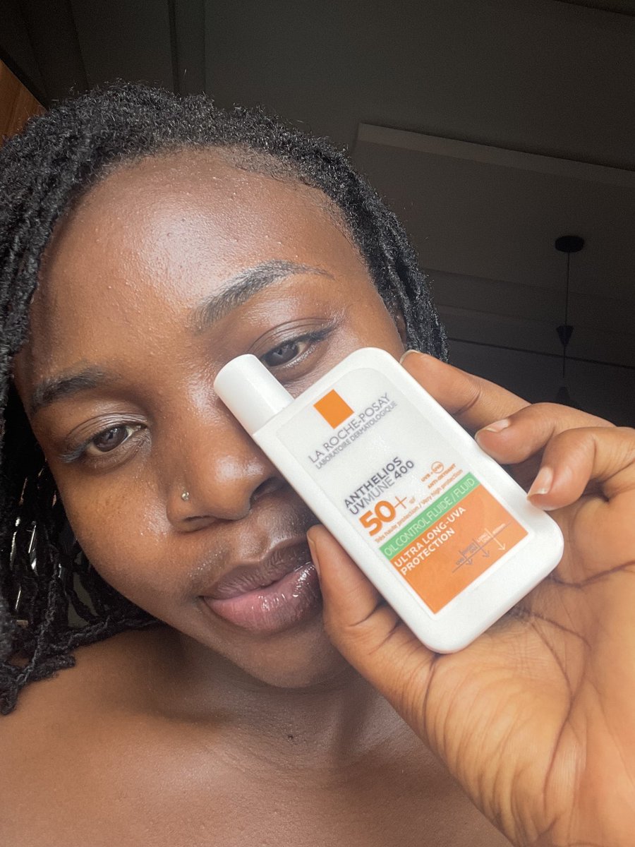 Vee_notes's tweet image. This habit of removing my shoes when i am out has to stop😫😫