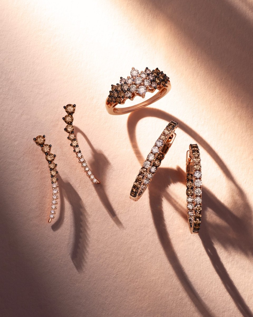Le_Vian's tweet image. If you need a last-minute Mother's Day gift, you can't go wrong with one of these top styles @macys 😍

Shop here: levian-jewelry.visitlink.me/dM8tpf

#levian #macys #topgifts #mothersdaygifts #diamonds #jewelry #luxury