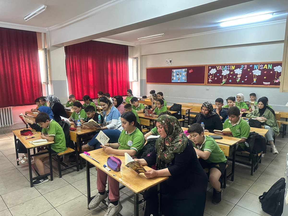 cccemalceleb's tweet photo. Her Yaşta Her Yerde Okur Yazar Bir Nesil
#OkuryazarGaziantep 
@tcmeb 
@gantepvaliligi 
@Gaziantep_MEM 
@sahinbeymem 
@SahinbeyK27 https://t.co/jotrnQ3j9E