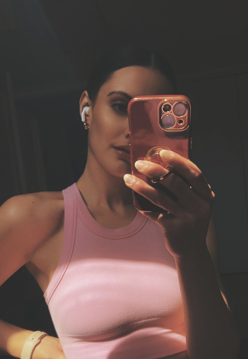 Miss Sile tweet media