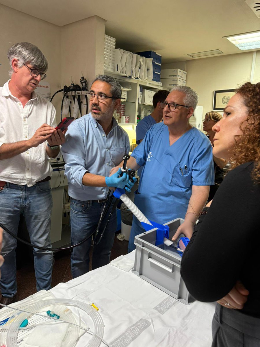 Belen Martinez Moreno (@belenmm271) on Twitter photo 1er Curso de drenajes por USE en <a href="/EndoscopiaH/">EndoscopiaHGUA</a> incluyendo teoría+HandsOn+Casos en vivo con <a href="/japariciot2/">José Ramón Aparicio</a>. Qué buen grupo y qué buena experiencia! 🤩🤩 Gracias por hacerlo posible <a href="/bsc_endoscopy/">Boston Scientific Endoscopy</a>
#CSUR #USE #CPRE #WomeninEndo 1er Curso de drenajes por USE en <a href="/EndoscopiaH/">EndoscopiaHGUA</a> incluyendo teoría+HandsOn+Casos en vivo con <a href="/japariciot2/">José Ramón Aparicio</a>. Qué buen grupo y qué buena experiencia! 🤩🤩 Gracias por hacerlo posible <a href="/bsc_endoscopy/">Boston Scientific Endoscopy</a>
#CSUR #USE #CPRE #WomeninEndo