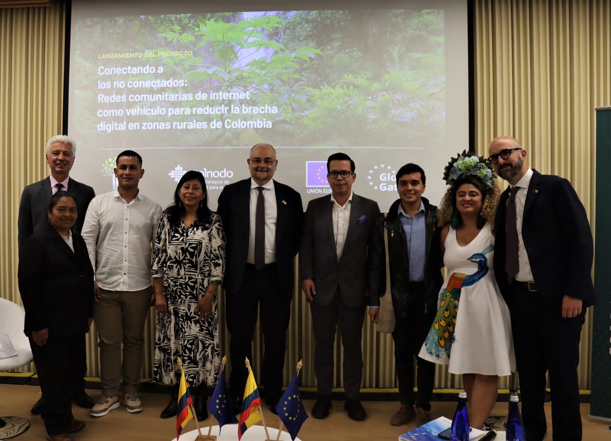 Seguimos en el #DíaDeEuropa🌐Las redes comunitarias conectan territorios, voces y procesos🌿Hoy destacamos estas iniciativas apoyadas por la Unión Europea, con el proyecto #ComunidadesConectadas en alianza con <a href="/Colnodo/">Colnodo</a>, <a href="/Ministerio_TIC/">Ministerio TIC</a> y <a href="/UEenColombia/">Unión Europea en Colombia 🇪🇺</a> 
 #GlobalGateway