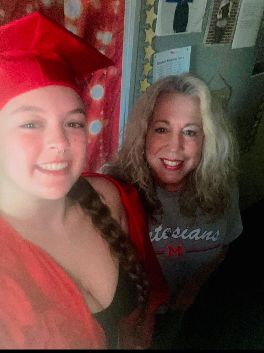 ArtieGradCore40's tweet photo. Congratulations Araya! A true Hammons success story and a true inspiration!  I am so proud of all she has overcome and accomplished ♥️💙
@AwesomeArties 
@MSDMartinsville https://t.co/6GvEjrZfER