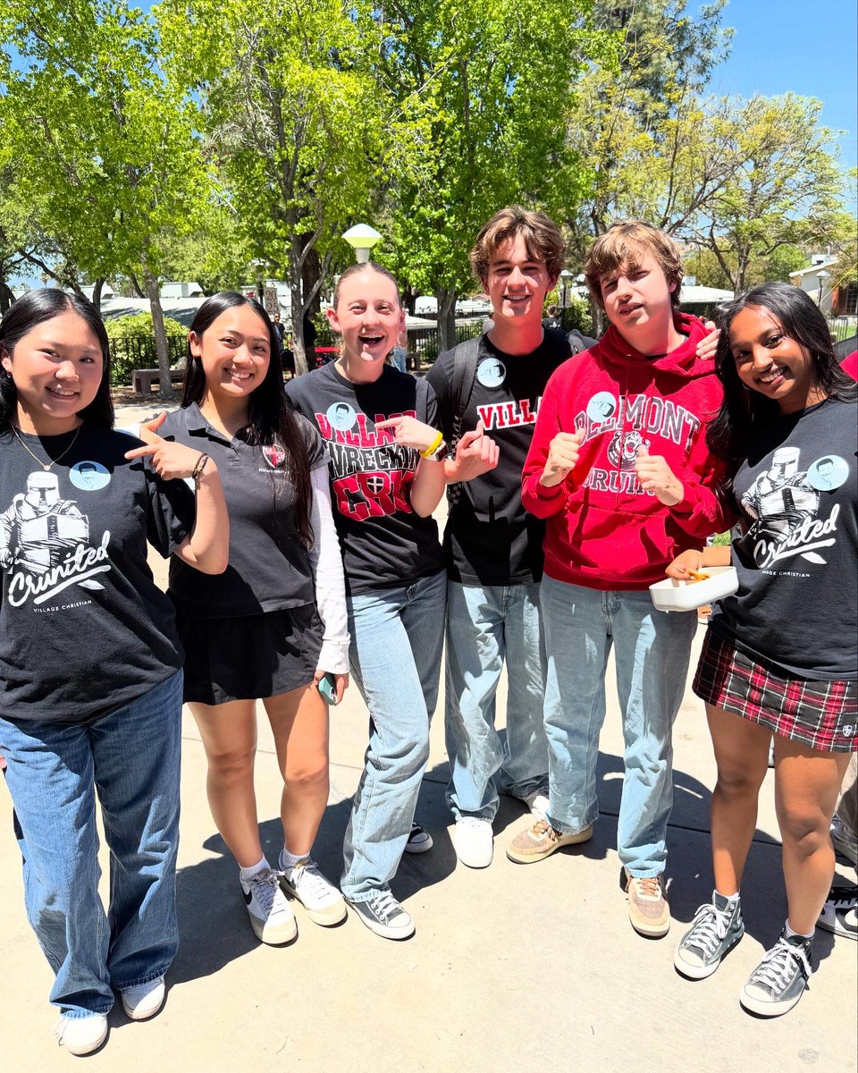 VCSCrusaders's tweet photo. Super fun tribute to our awesome retiring High School Principal, Mr. Berry, today at lunch! Thank you to ASB for organizing this great surprise!
_____
#VCSFamily #CRUNITED #VCSASB https://t.co/xONzdQkuEN
