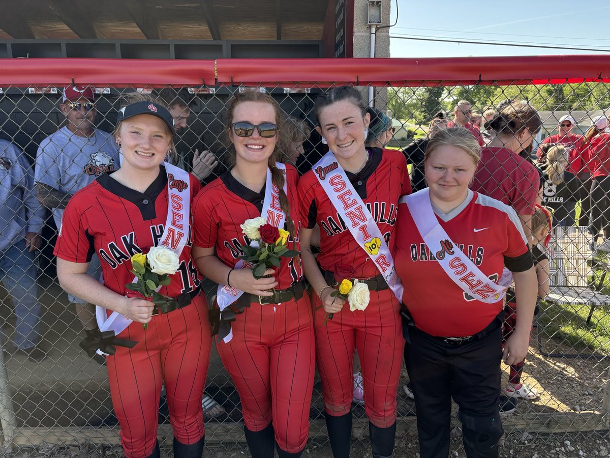 WeAreOakHills's tweet photo. Celebration week continues!  Congrats to our softball ladies on amazing careers.  ⁦@OakHillsSB⁩ ⁦@OHLSD⁩ ⁦@CoachKPross⁩ ⁦@gmcsports⁩ https://t.co/7JoDL50Oy5