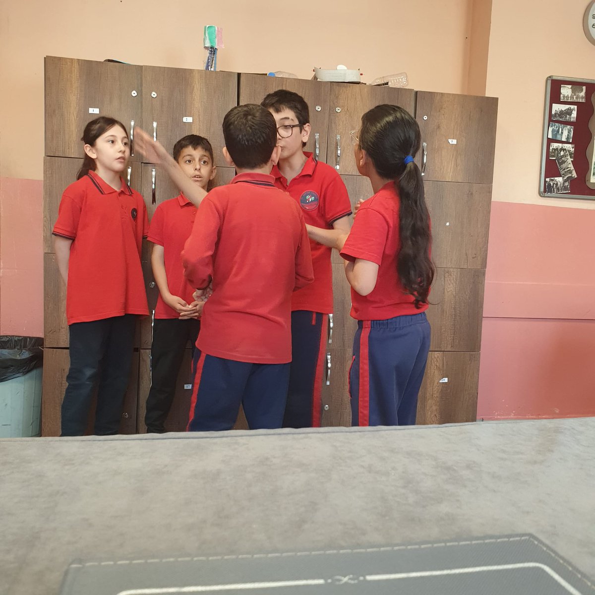 30agustos_io's tweet photo. Yaşam Becerileri Projesi kapsamında bu hafta empati ve zorluklarla başa çıkma konularını işledik.
Videolar izlendi, etkinlikler yapıldı.
Her Perşembe 5. derste tüm sınıflarımızda bu eğitimler devam ediyor.
@istanbulilmem
@MucahitYentur
@umraniyeilcemem @mustafaozen3434
@mbayar31 https://t.co/6UwpNIheqo