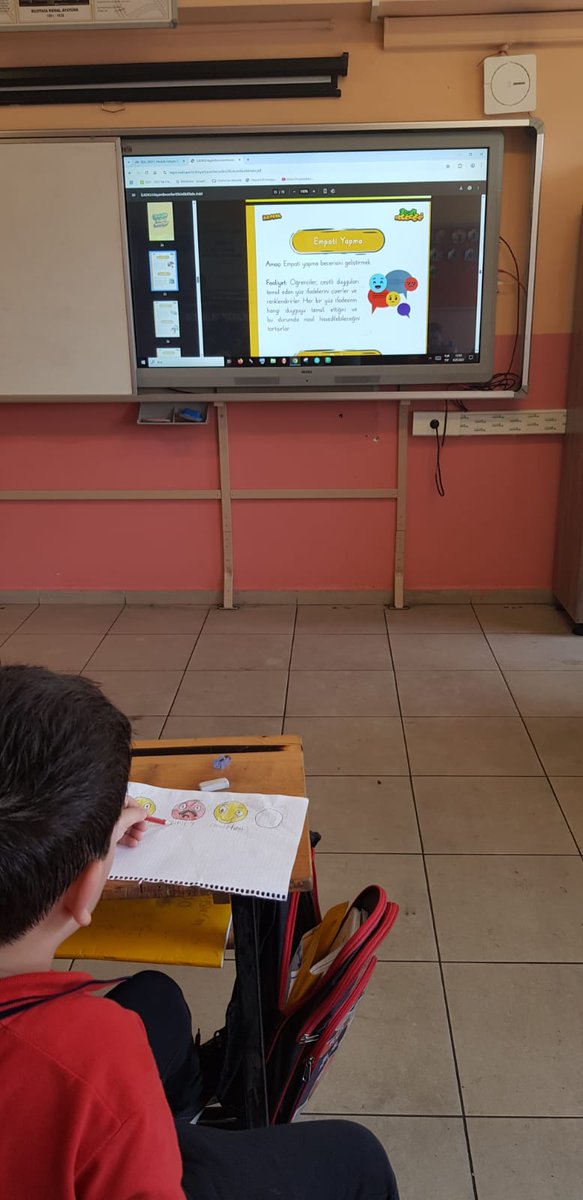Yaşam Becerileri Projesi kapsamında bu hafta empati ve zorluklarla başa çıkma konularını işledik.
Videolar izlendi, etkinlikler yapıldı.
Her Perşembe 5. derste tüm sınıflarımızda bu eğitimler devam ediyor.
<a href="/istanbulilmem/">İstanbul İl Millî Eğitim Müdürlüğü</a>
<a href="/MucahitYentur/">Murat Mücahit Yentür</a>
<a href="/umraniyeilcemem/">Ümraniye İlçe Milli Eğitim Müdürlüğü</a> <a href="/mustafaozen3434/">Mustafa Özen</a>
<a href="/mbayar31/">Mücahid Bayar</a>