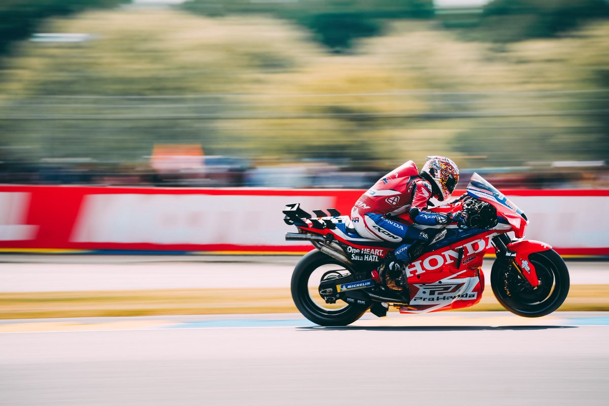 Looking fresh 🤩
First day at #FrenchGP done ✅ Tomorrow more!

カラーリングが変わると新鮮🤩
無事に初日を終えました✅

#FrenchGP #MotoGP