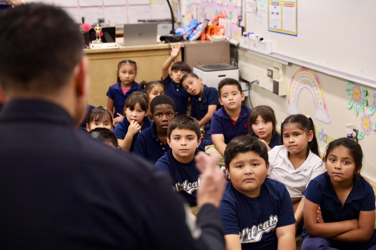 LAPDOutreach's tweet image. At Pacoima Charter elementary, #LAPD officers from @LAPDOutreach teach summer safety to first grade students while building trust.