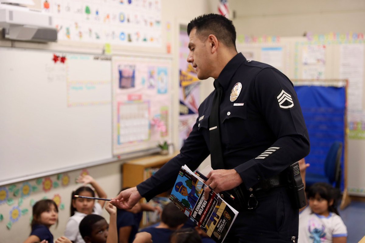 LAPDOutreach's tweet image. At Pacoima Charter elementary, #LAPD officers from @LAPDOutreach teach summer safety to first grade students while building trust.