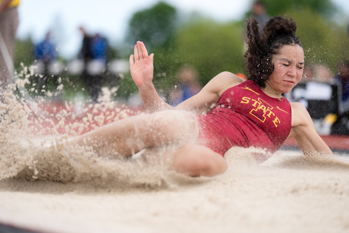 Jumping into the top 10.

Amari Laing takes the win in the long jump with a PR of 20-2 ½ (6.16m) to enter the program top 10 at No. 7. 

#CycloneSZN