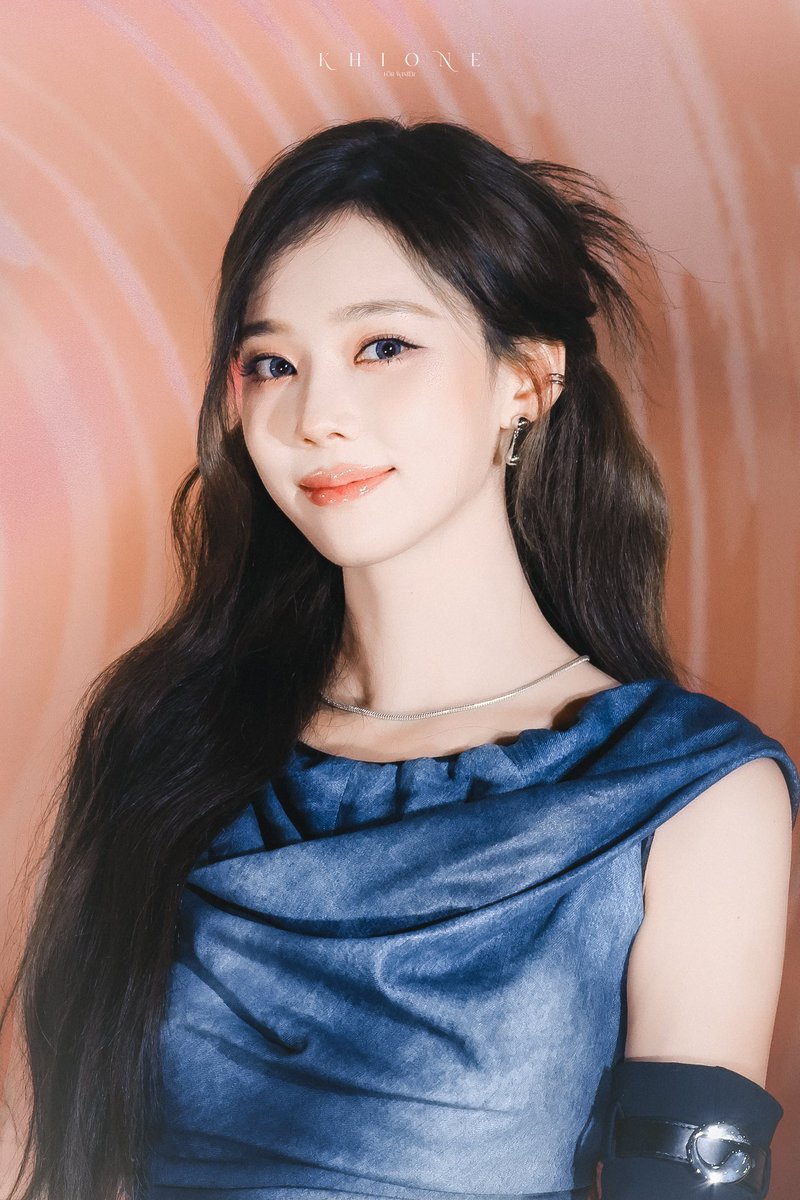 and she knows she’s pretty