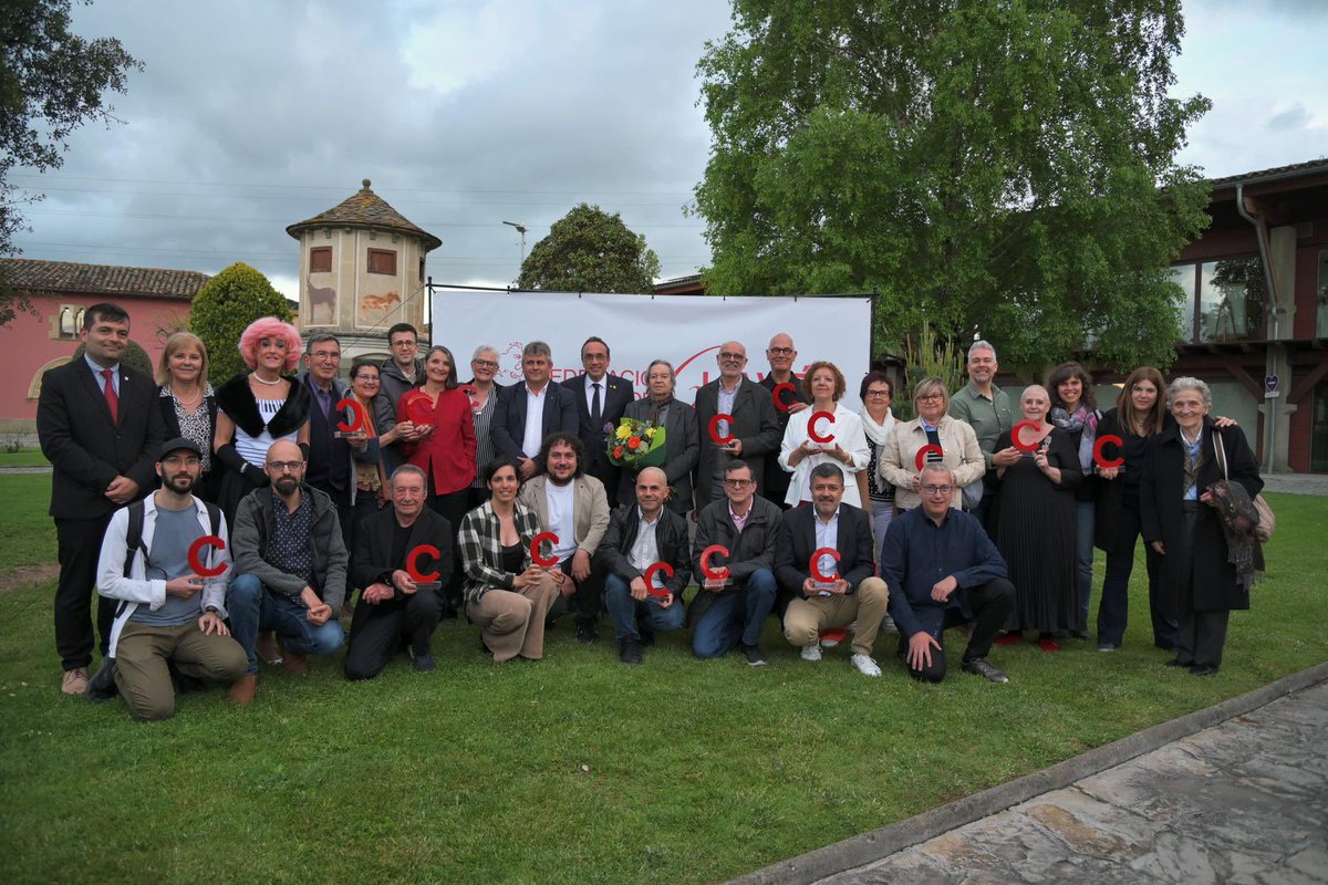 Enhorabona a tots els guardonats en els Premis Josep Anselm Clavé de Cant coral, especialment al gran mestre Ros-Marbà.

Són un homenatge a la figura magna de Clavé, a la vitalitat del cant coral i dels cors que va concebre per bastir una nació culta, justa, solidària i lliure.