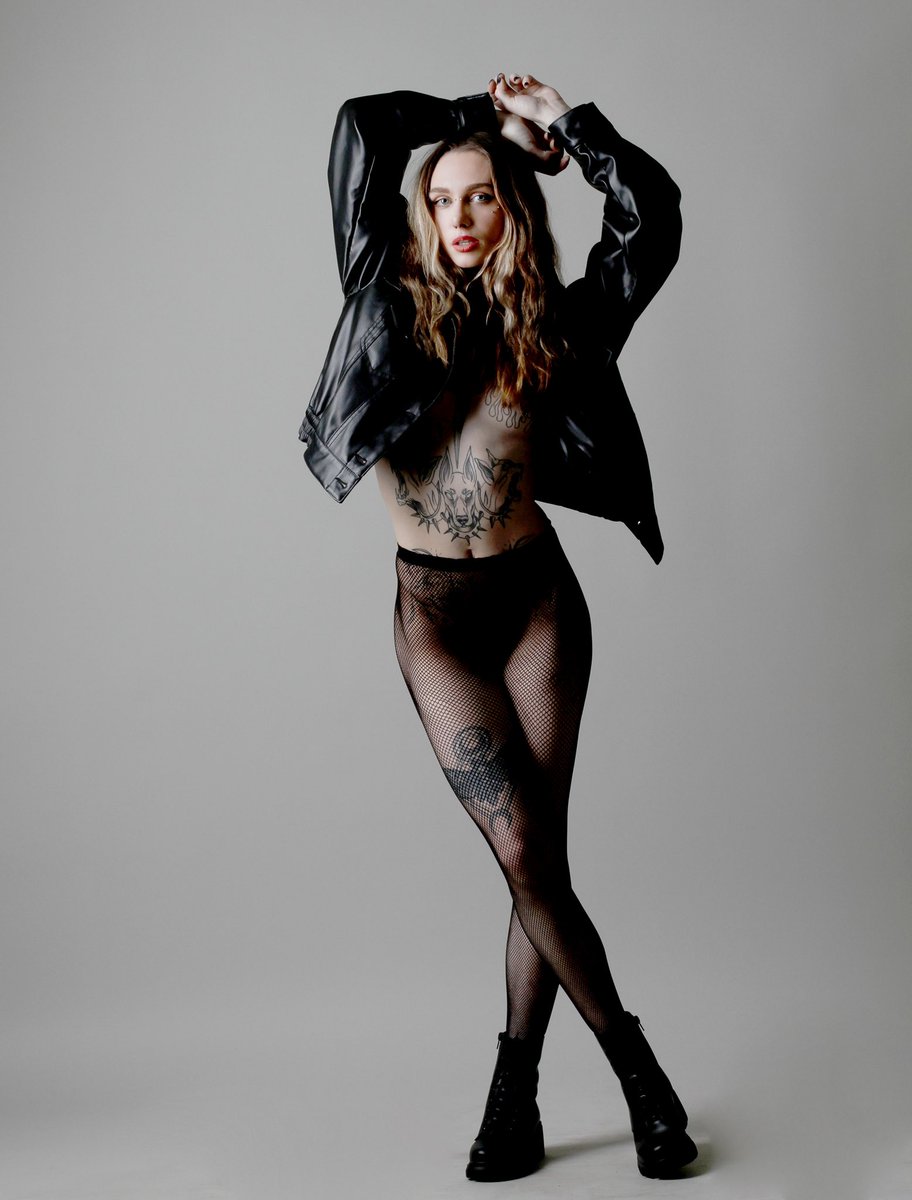 Jennaxblu's tweet image. My yearly drop in❤️‍🔥
•
•
• 📸: Jeff Rawk
•
•
#editorialfashion #implied #michiganmodel #boudoirmodel #leatherandlace