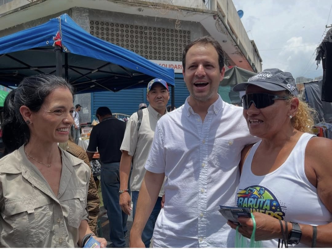CigarralAccion's tweet photo. Mientras el alcalde @eliasayegh #ElHatillo de la @ElHatillo anda nuevamente haciendo proselitismo político en la campaña para este 25/05, El #HatilloPosible lo están destruyendo y ranchificando. Jamás visto! https://t.co/RBzV6incRt