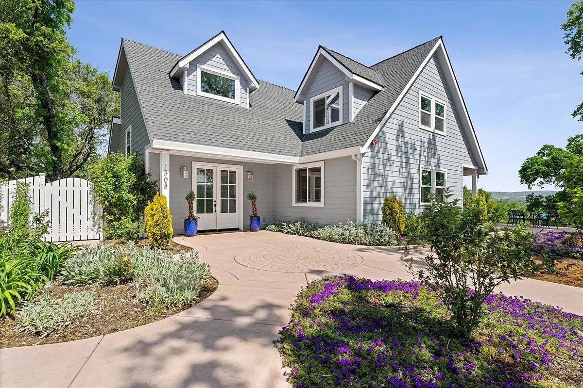 padigoodspeed's tweet photo. 12 acres with a hobby farm, no problem at all. 

We approved this gorgeous property for financing and I can’t wait to see what they do with it. 

It’s giving, “get rich and disappear with your family” vibes. https://t.co/p8Vf0Ie3o9