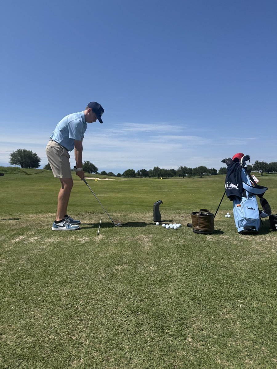 WixsonHuffstet1's tweet photo. Putting in the work for the Texas open this weekend. Blue skies all day. #upnext #upnextplayer #foresightsports @ForesightSports https://t.co/D9pAvdSoRj