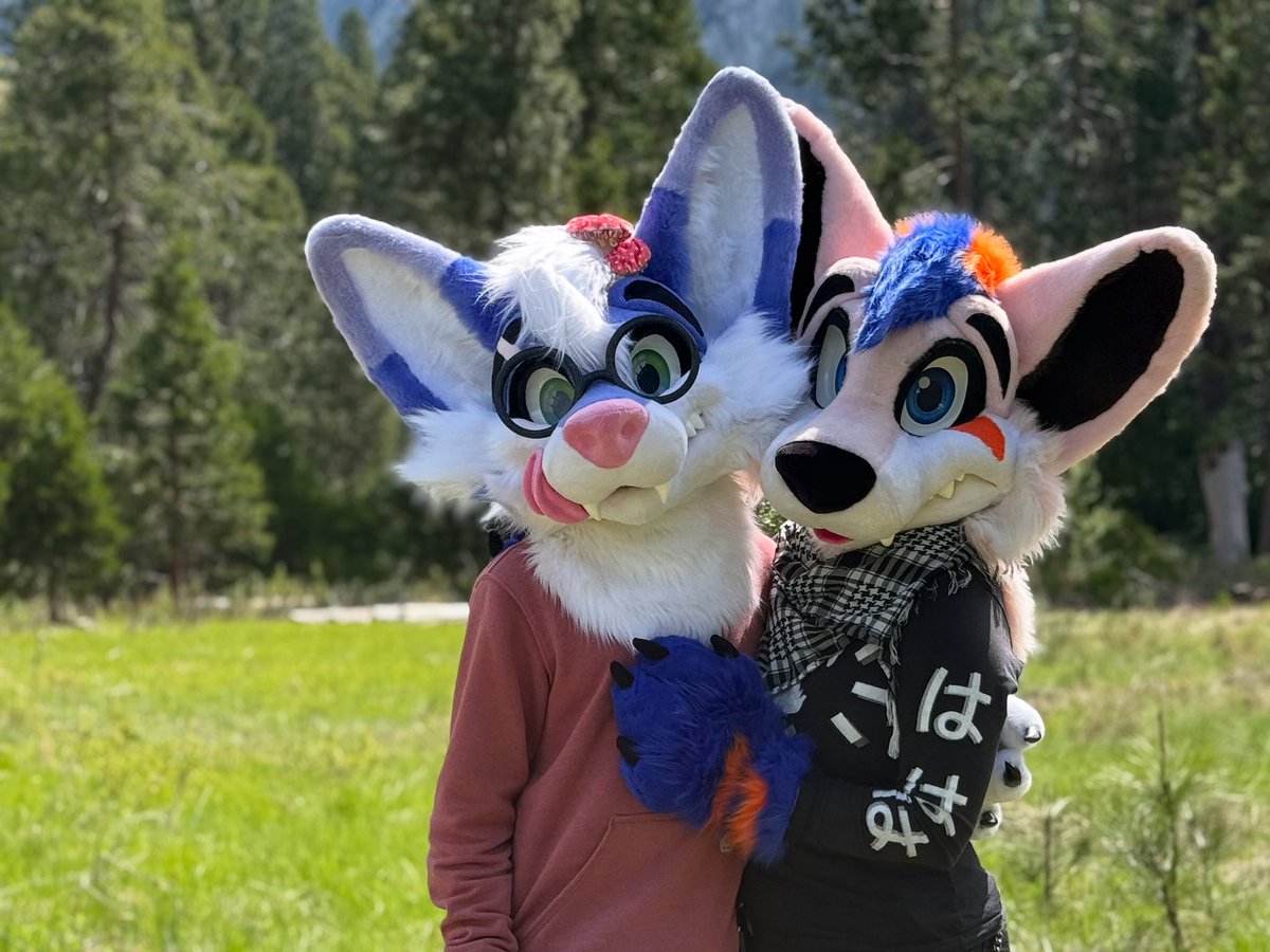 Happy #fursuitfriday! Time for a food fest today and to hang out with our friends :3c <a href="/stinkbug_max/">Stinkbug</a> <a href="/Roxes16/">Roxes pawcon 🔜 LVFC 2025</a>