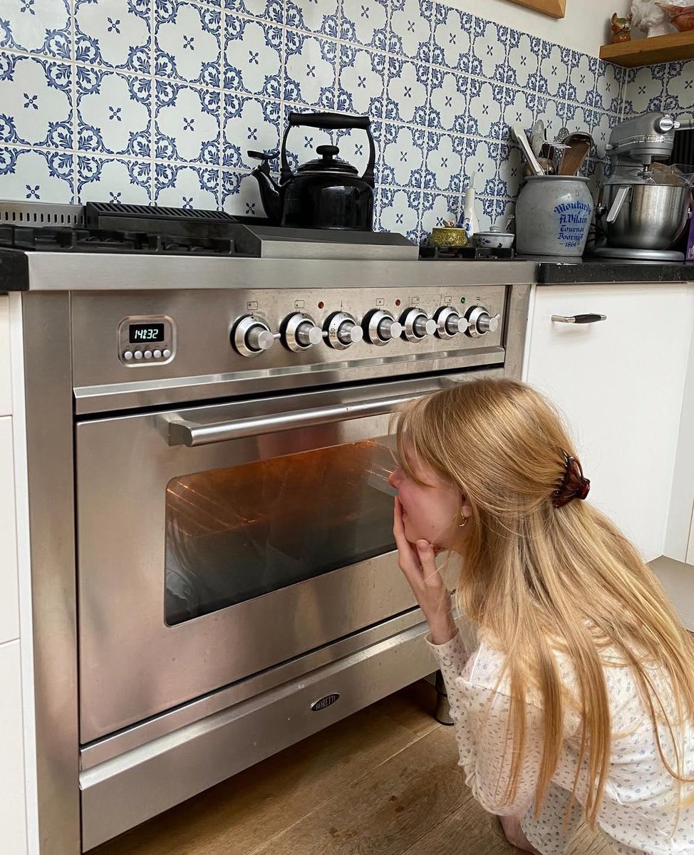 starlightslvr's tweet image. not pictured: me spinning around my kitchen #witcheswireless