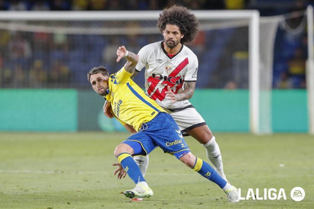 👏🏻 Otro gran partido de <a href="/Arimac5/">Aridane Hernandez</a>. Ha estado imperial. Clave para que el <a href="/RayoVallecano/">Rayo Vallecano</a> haya ganado esta noche 

⚡️ Un Rayo que pelea por entrar en Europa y que hoy duerme séptimo